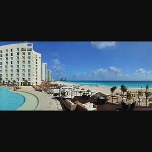 Resort Sunset Royal Cancún